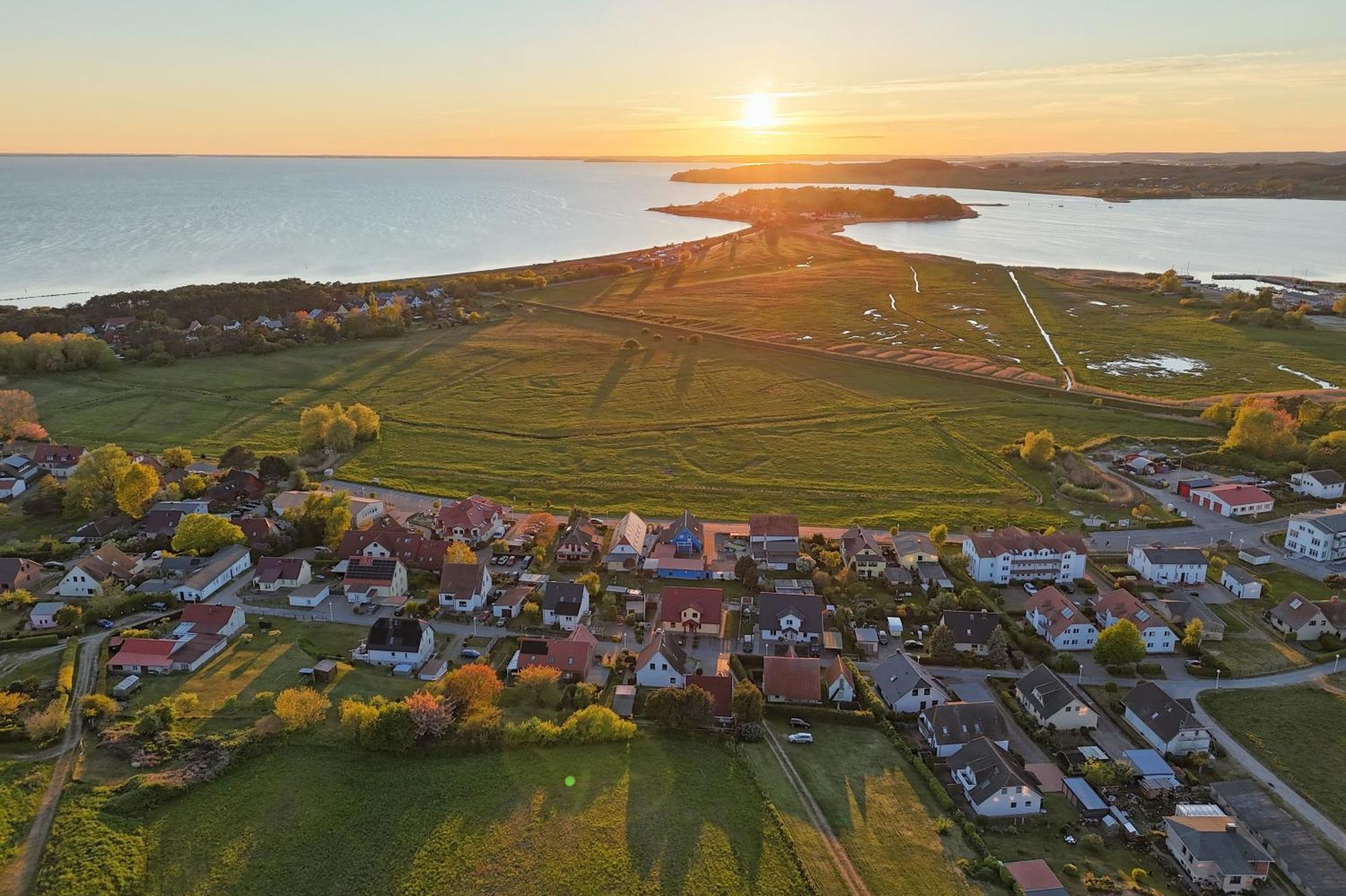 Schicke Fewo Mit Terrasse, Gratis Nutzung Vom Ahoi Erlebnisbad Und Sauna In Sellin - Haus De Niege Wech Fewo 02 Thiessow Bagian luar foto